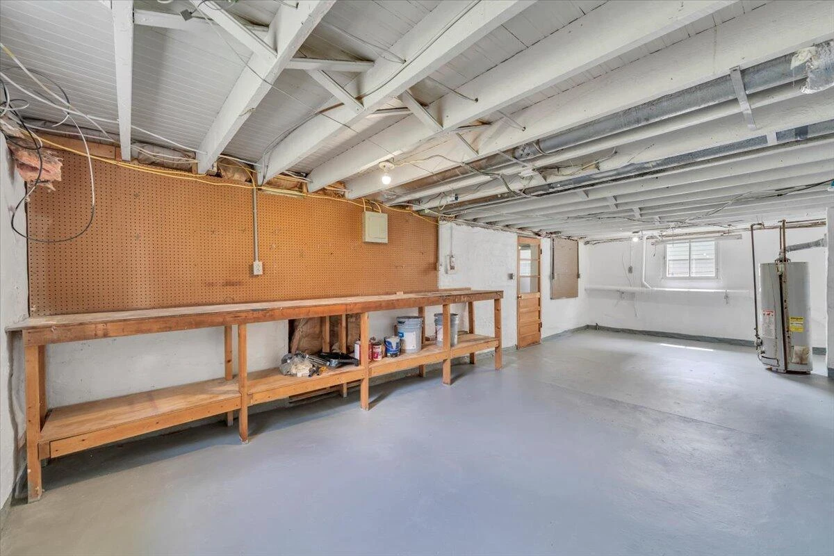 1127 Montrose AVE - Photo 33