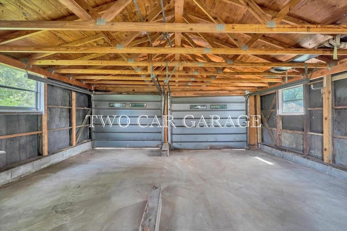 1127 Montrose AVE - Photo 10