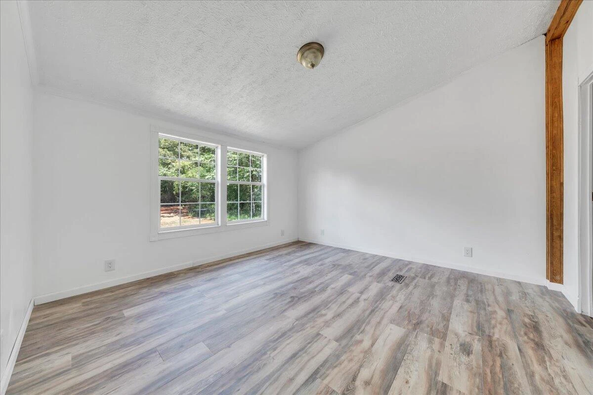 6638 Stewartsville RD - Photo 15