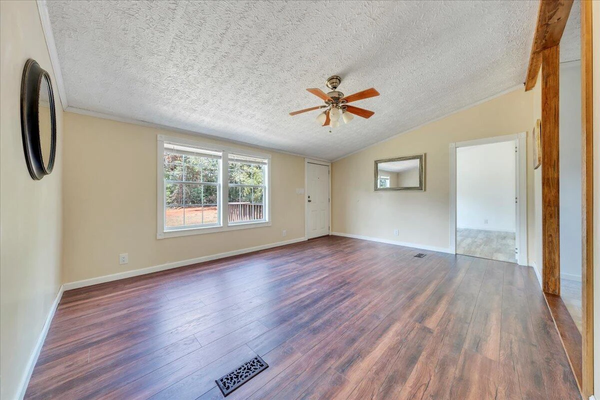 6638 Stewartsville RD - Photo 4