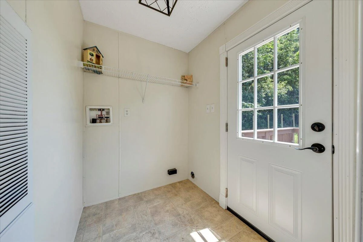 6638 Stewartsville RD - Photo 10