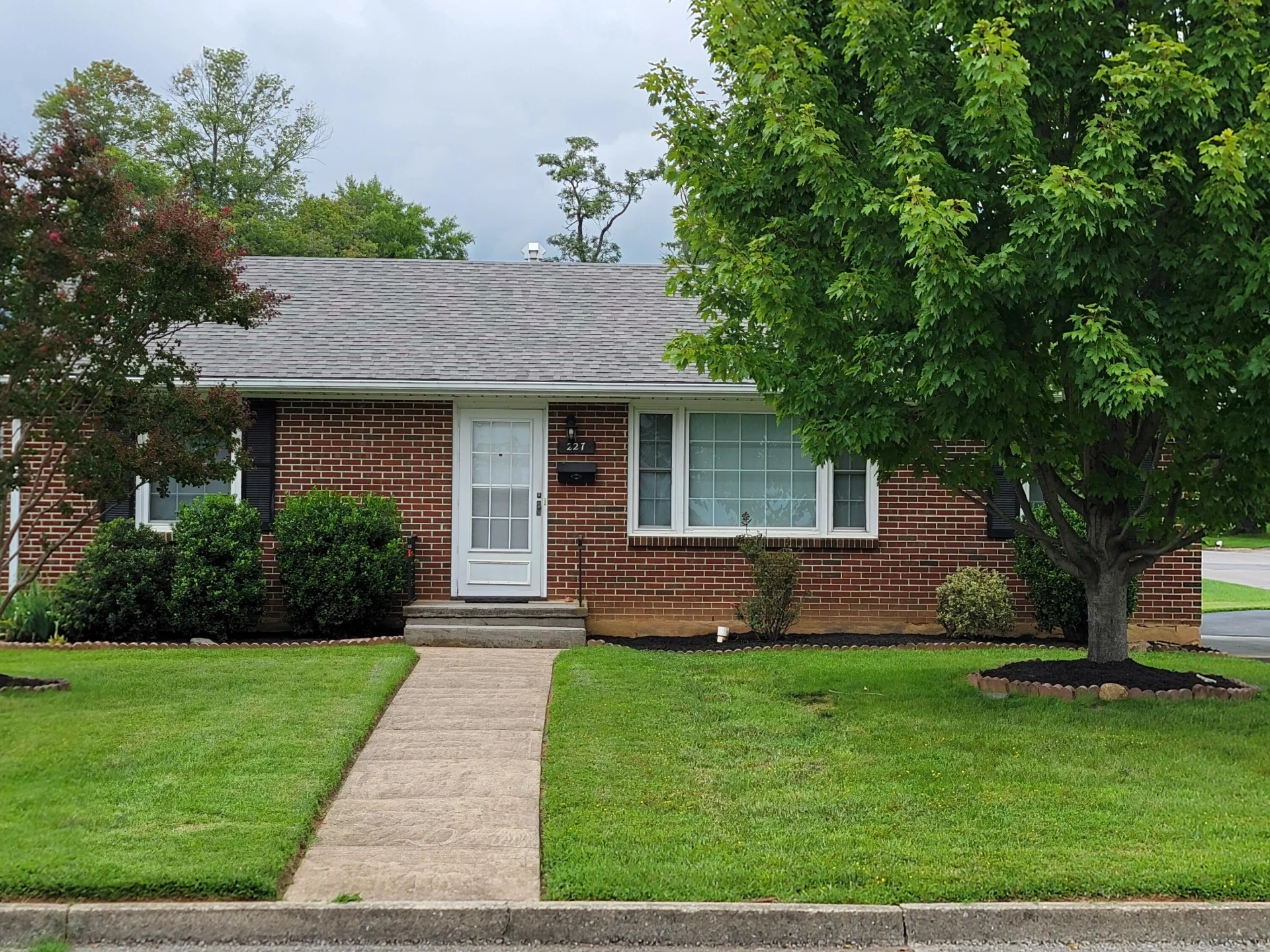 227 Carrollton AVE - Photo 2