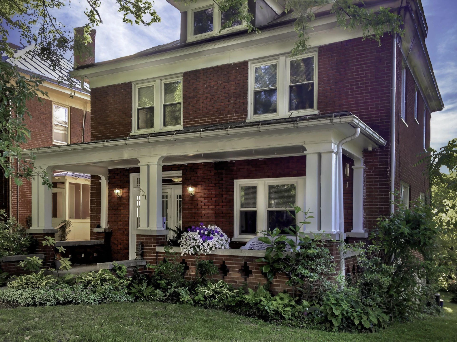 521 Main ST