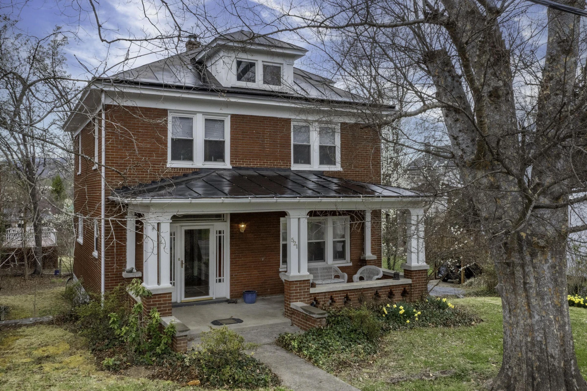 521 Main ST - Photo 2