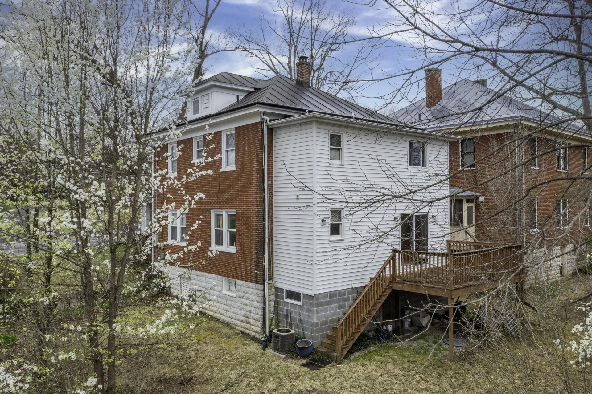 521 Main ST - Photo 3