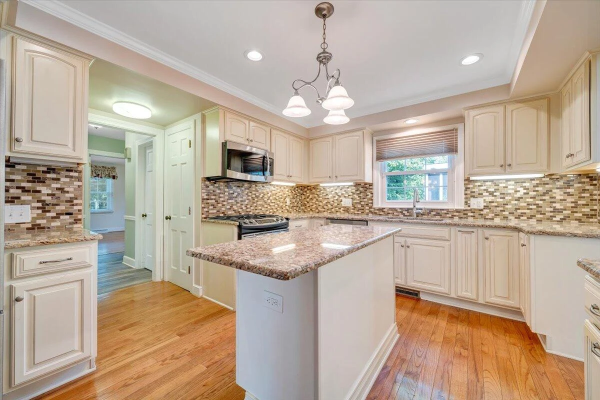 3725 Dogwood LN - Photo 10