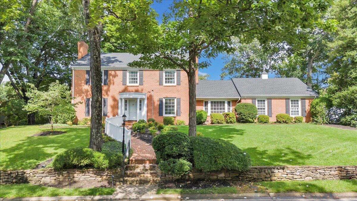 3725 Dogwood LN - Photo 2