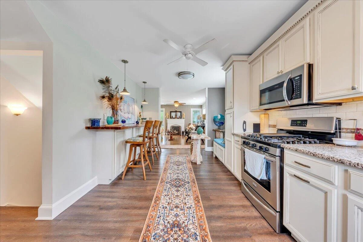 721 Mt Vernon AVE - Photo 11