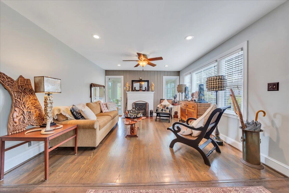 721 Mt Vernon AVE - Photo 3