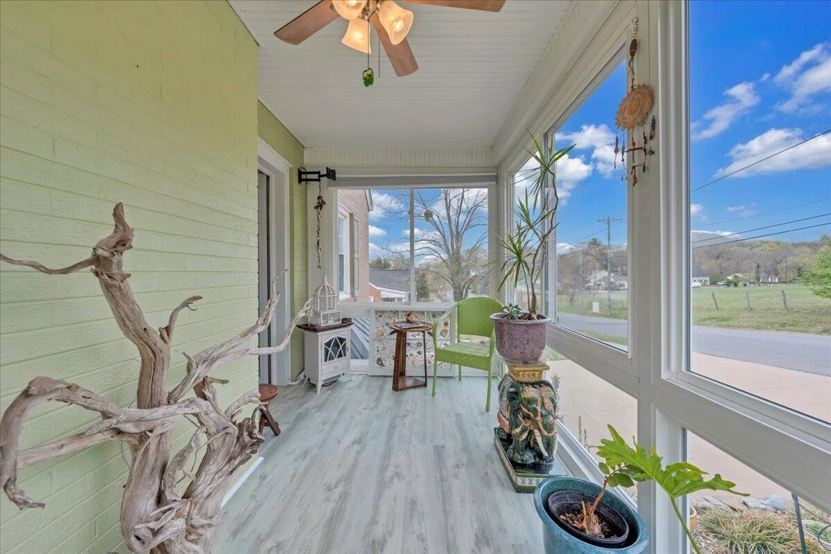 721 Mt Vernon AVE - Photo 8