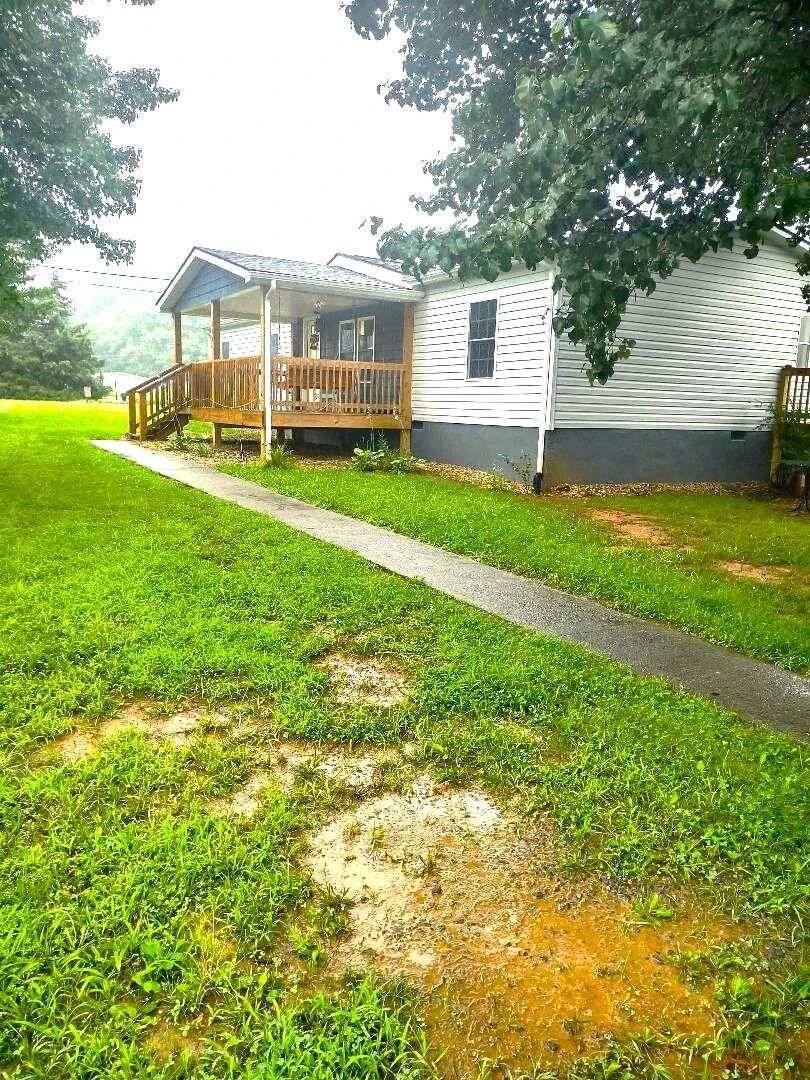 878 Colonial Tpke
