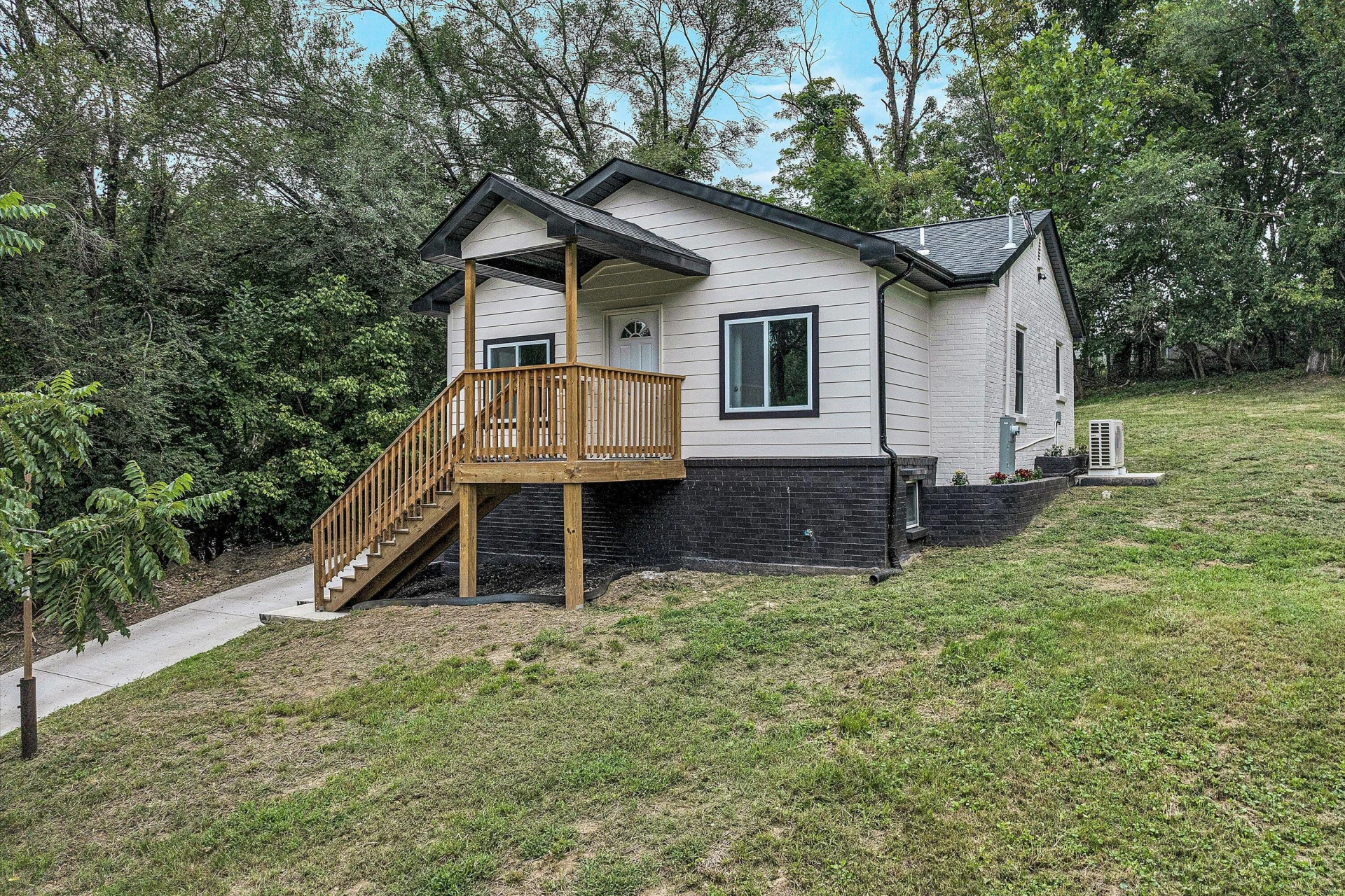 1745 19Th ST - Photo 2