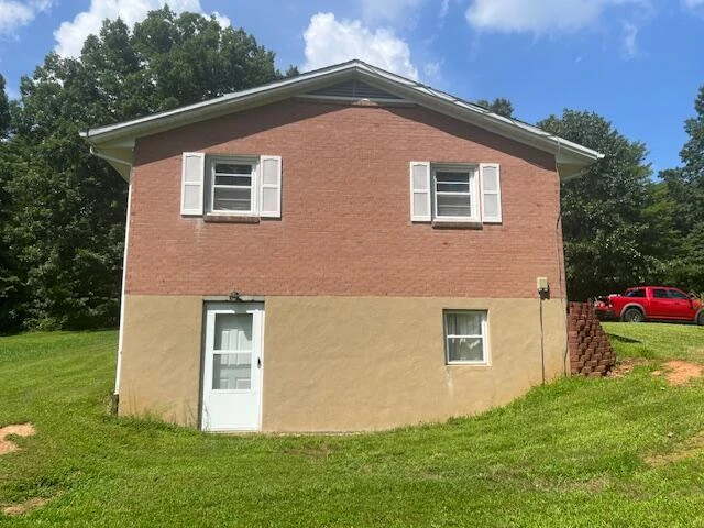 5771 Mountain Valley RD - Photo 13