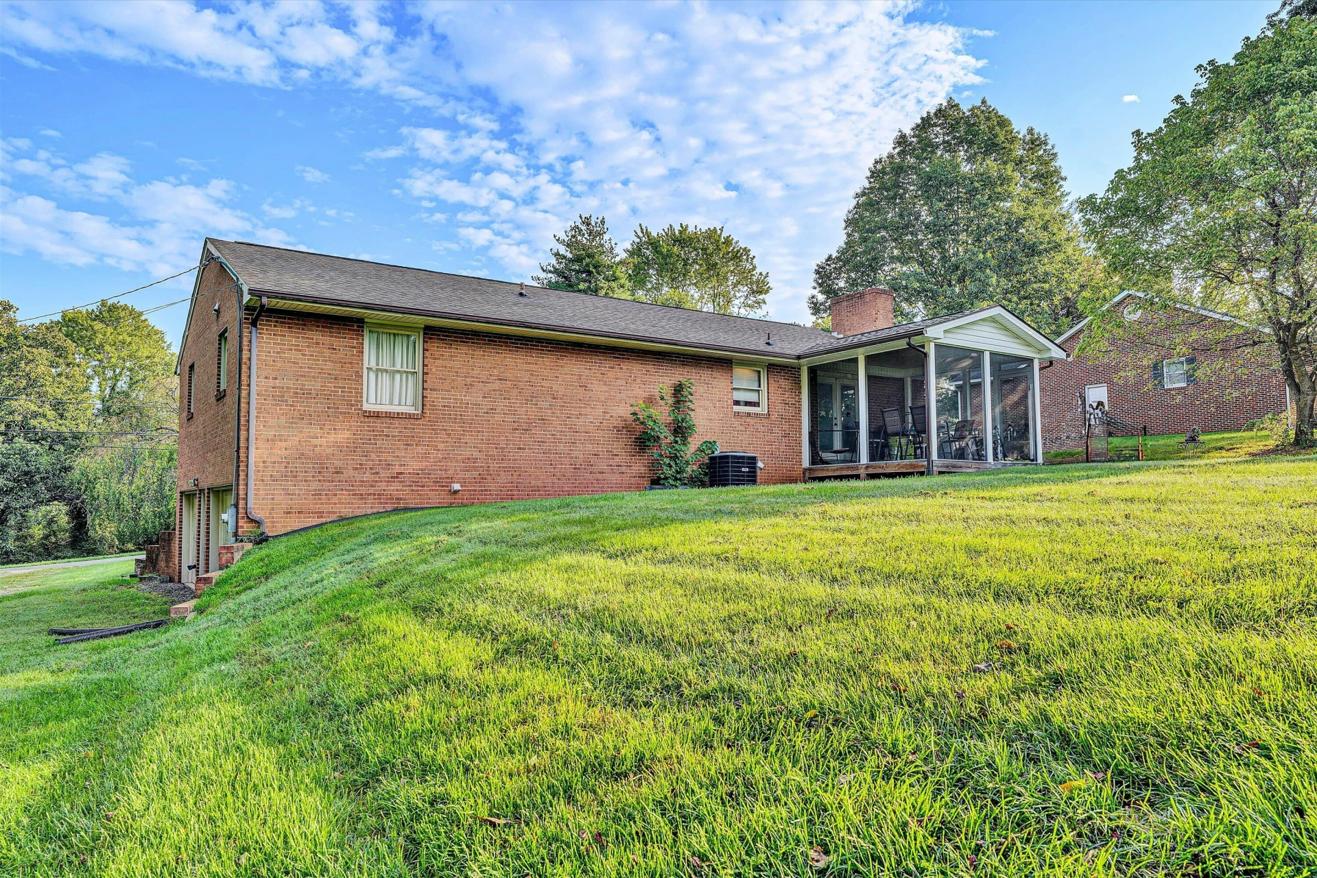 573 Crestland DR - Photo 13