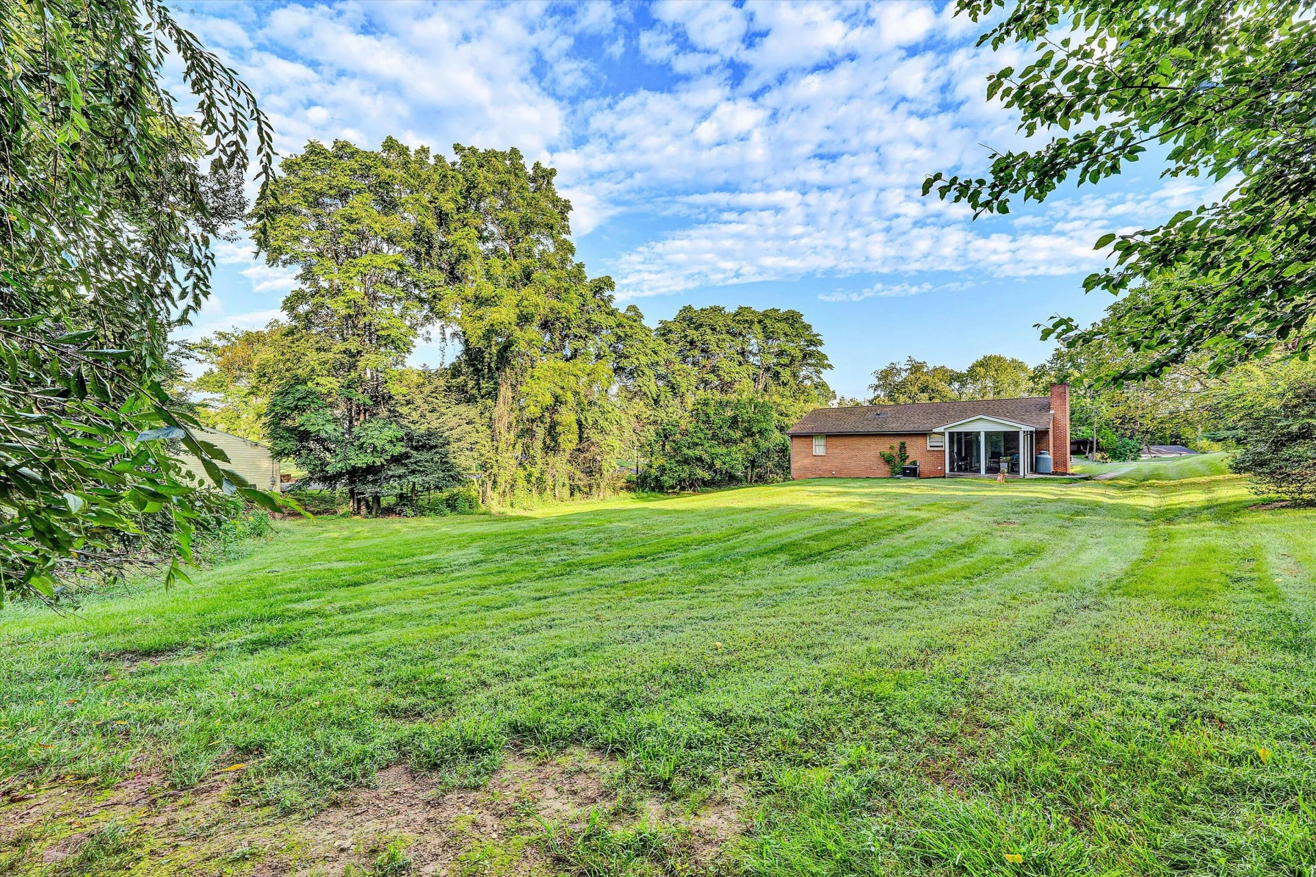 573 Crestland DR - Photo 14