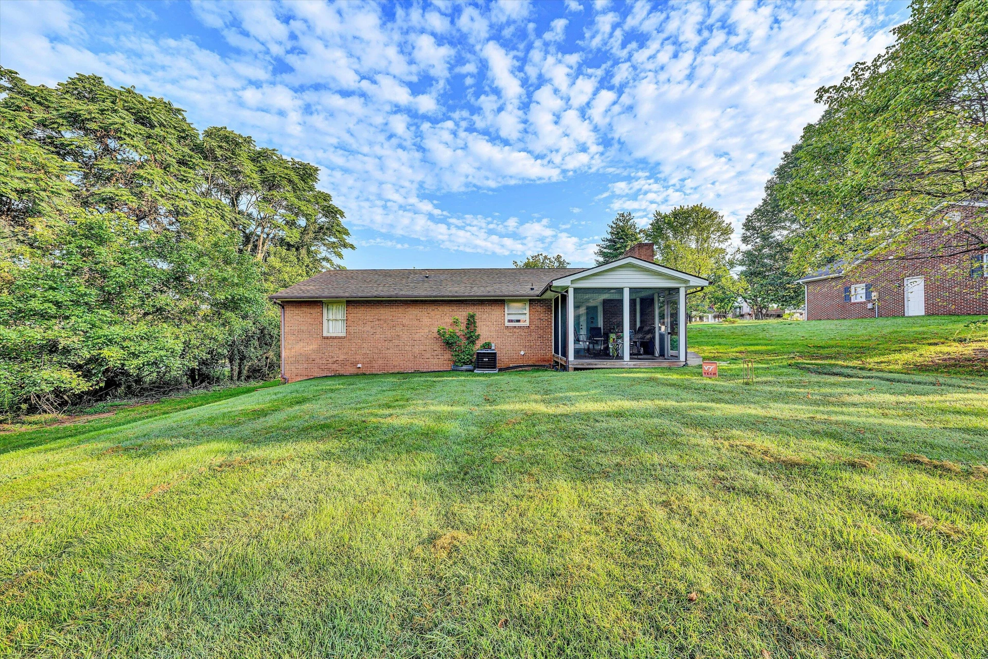 573 Crestland DR - Photo 15