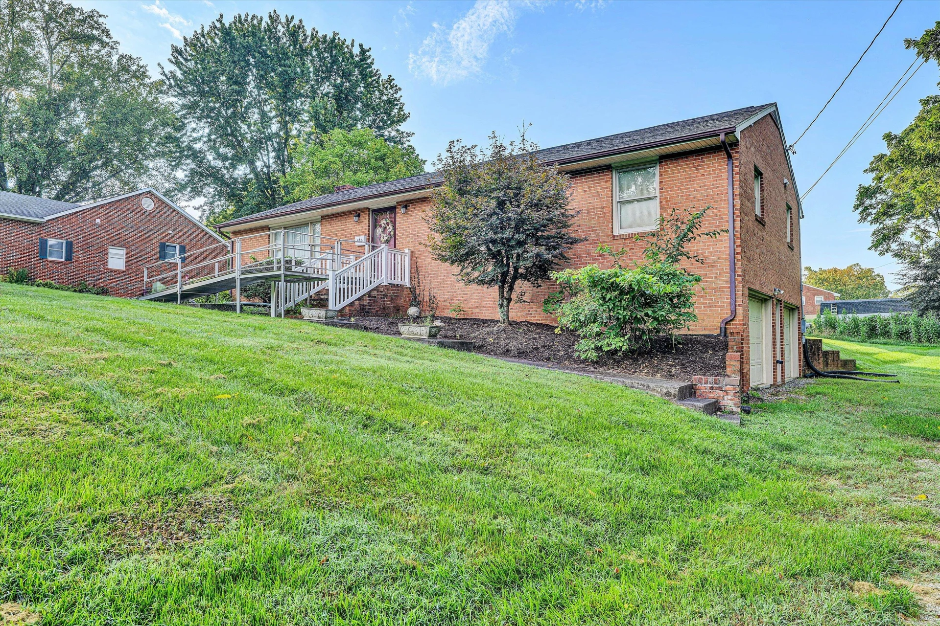 573 Crestland DR - Photo 17