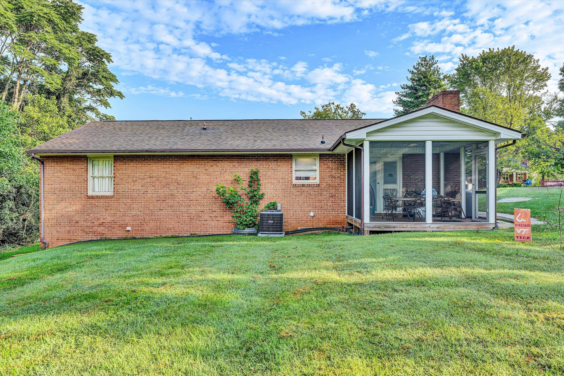 573 Crestland DR - Photo 10