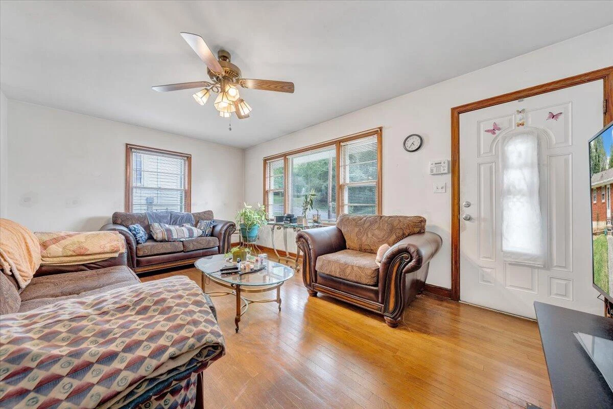 4133 Fielding AVE - Photo 2