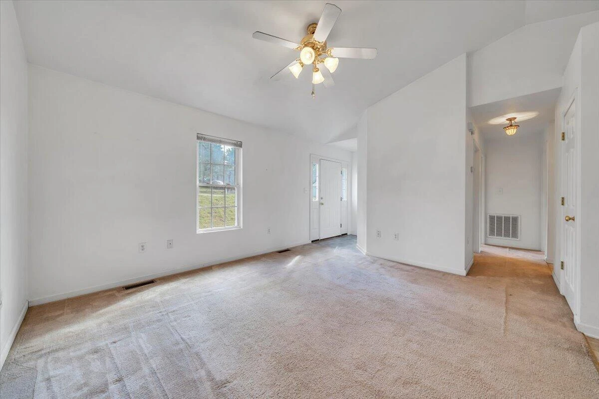 530 Jackson AVE - Photo 10
