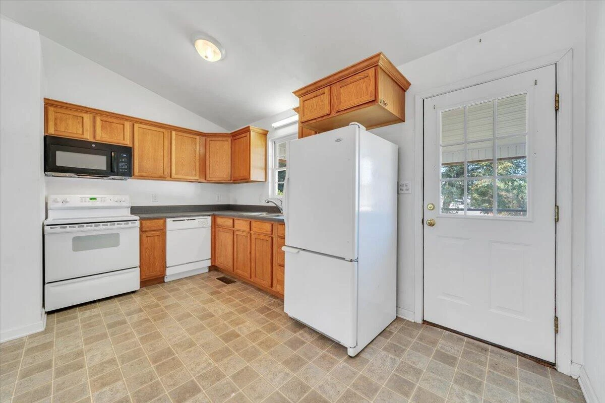 530 Jackson AVE - Photo 12