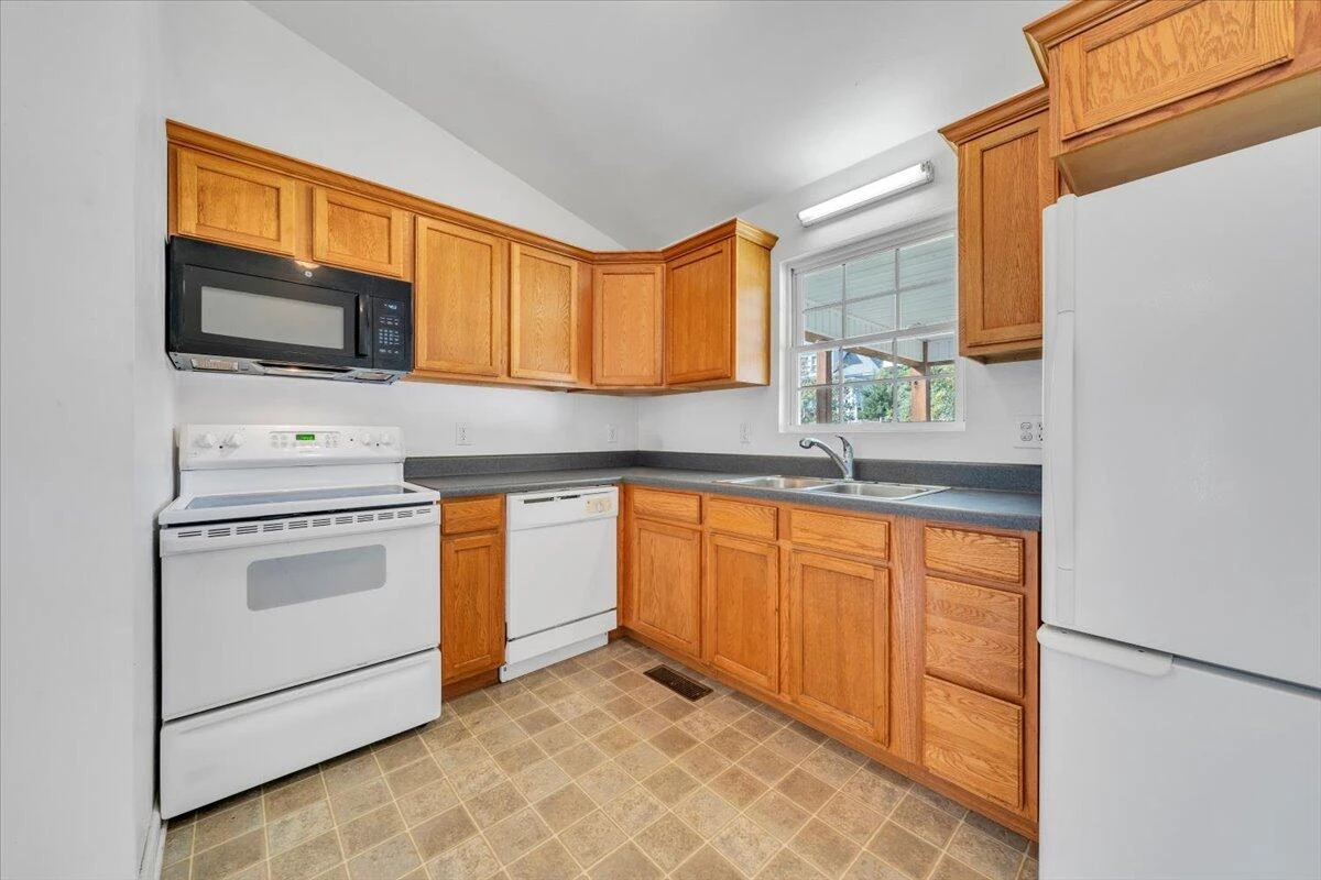 530 Jackson AVE - Photo 13