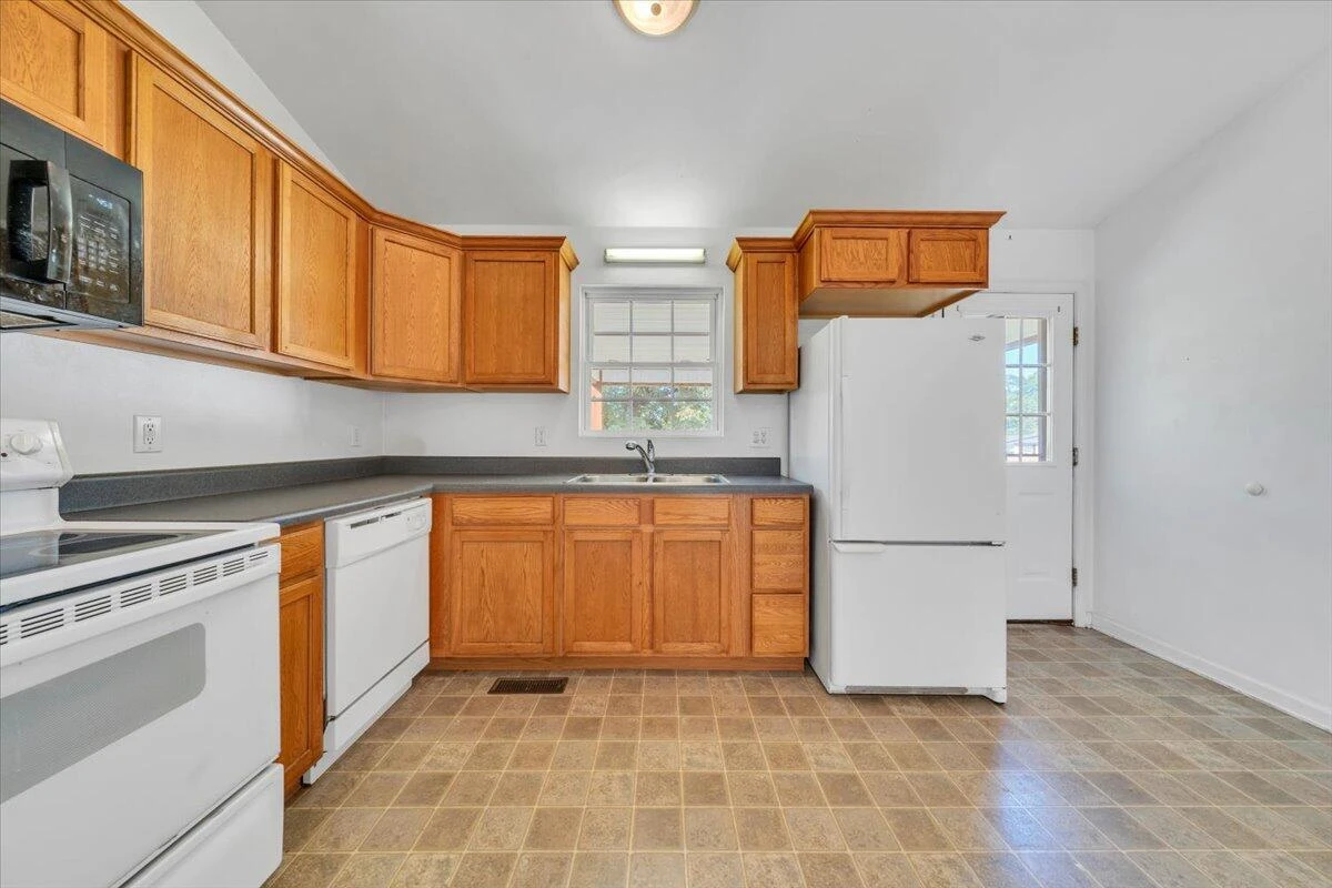 530 Jackson AVE - Photo 14