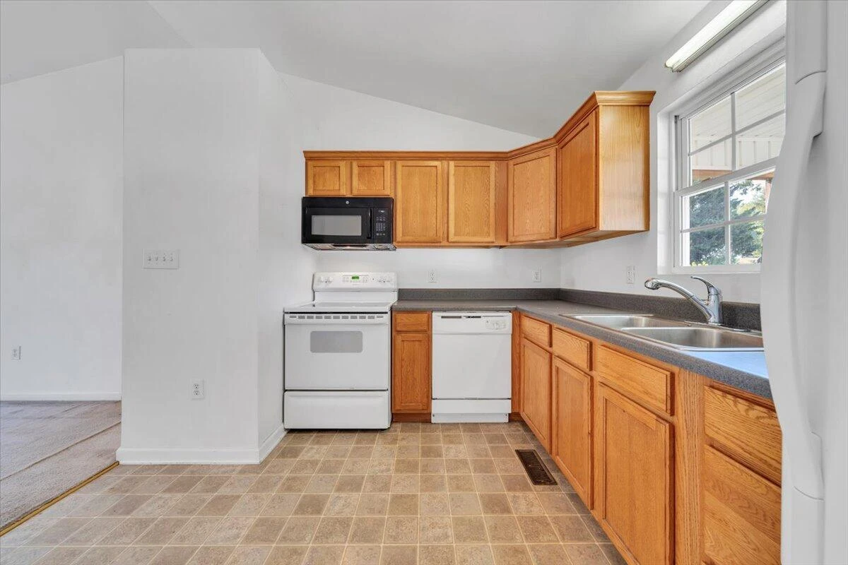 530 Jackson AVE - Photo 15