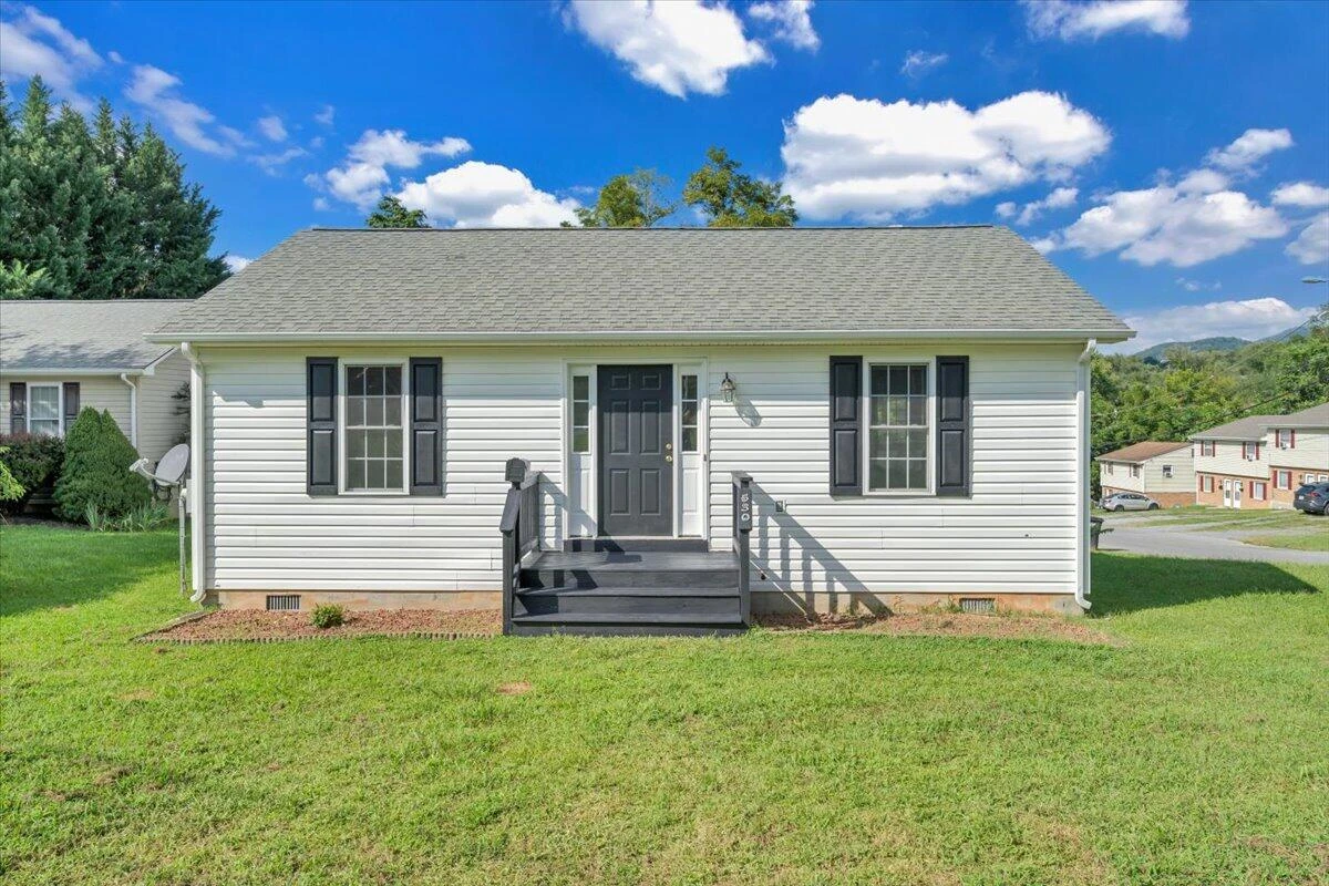 530 Jackson AVE - Photo 2