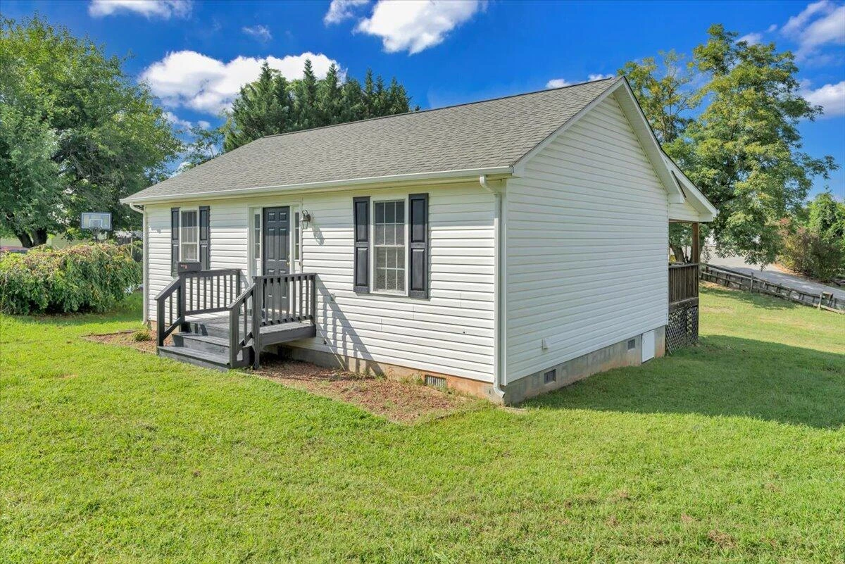 530 Jackson AVE - Photo 4
