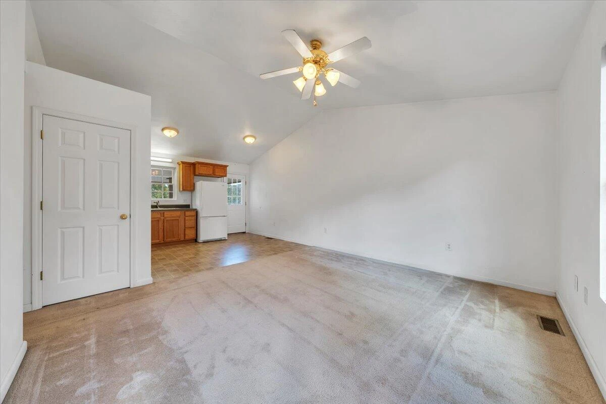530 Jackson AVE - Photo 8