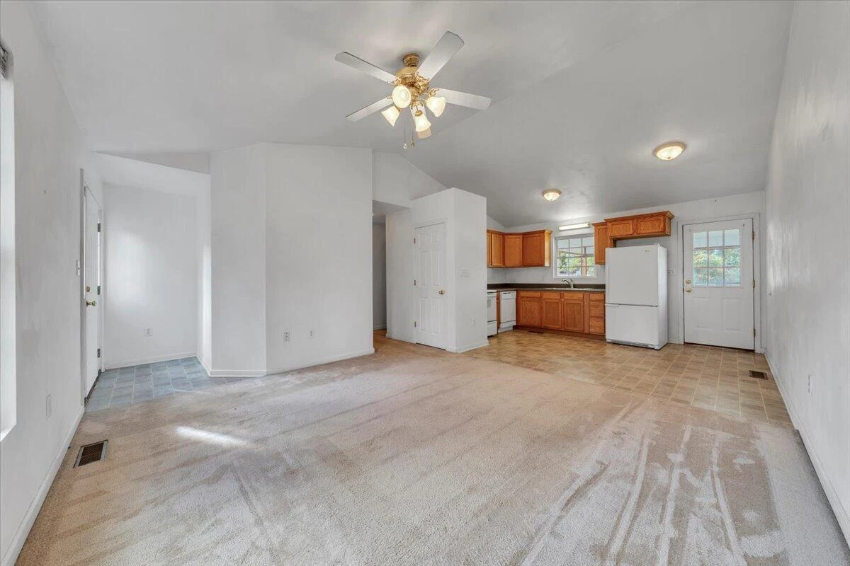 530 Jackson AVE - Photo 9