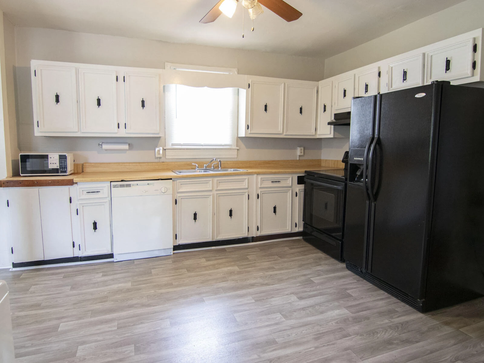 1227 Buena Vista BLVD - Photo 3