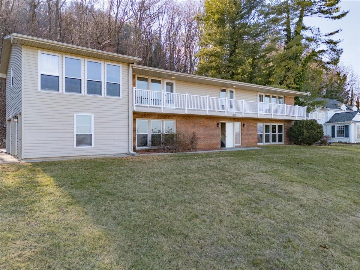 1909 Pelham DR