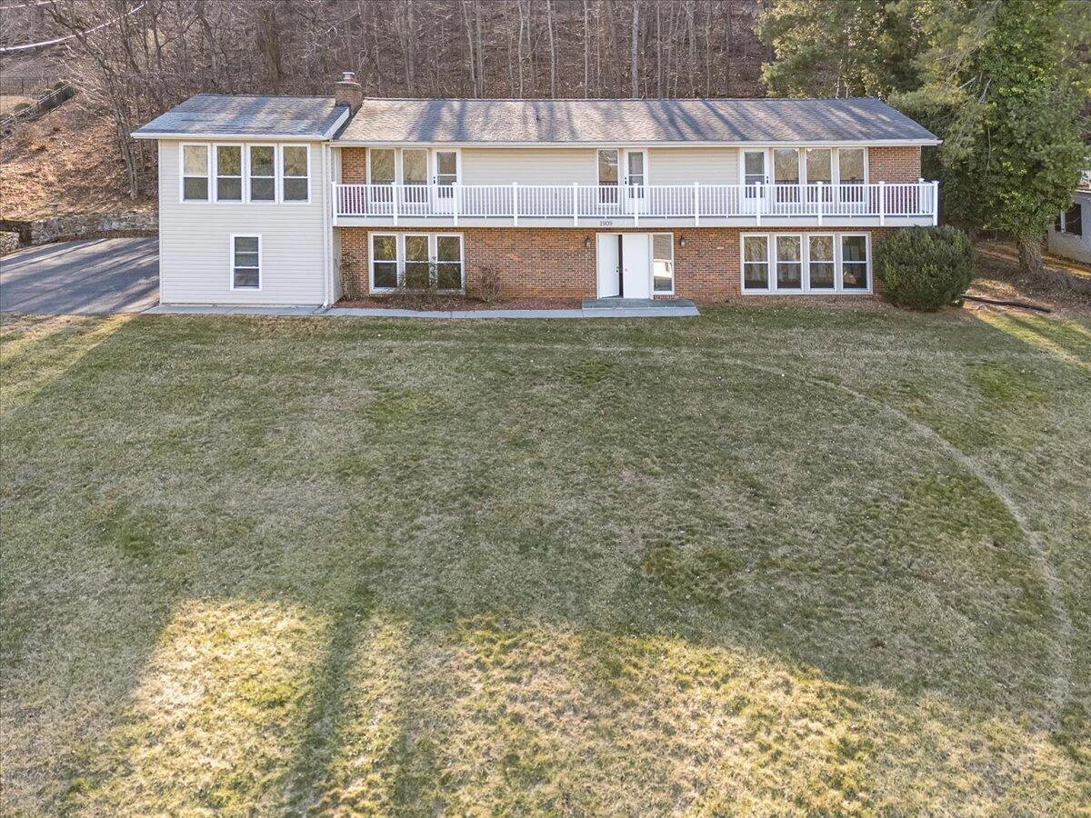 1909 Pelham DR - Photo 2