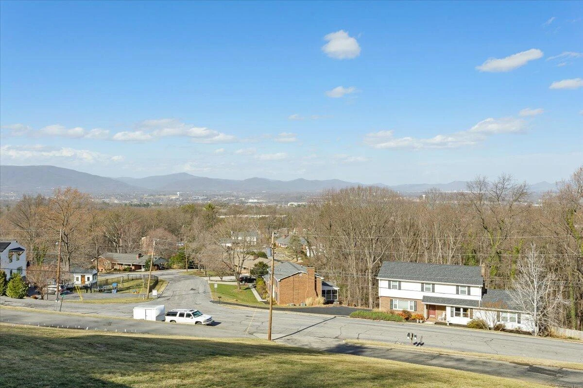 1909 Pelham DR - Photo 3