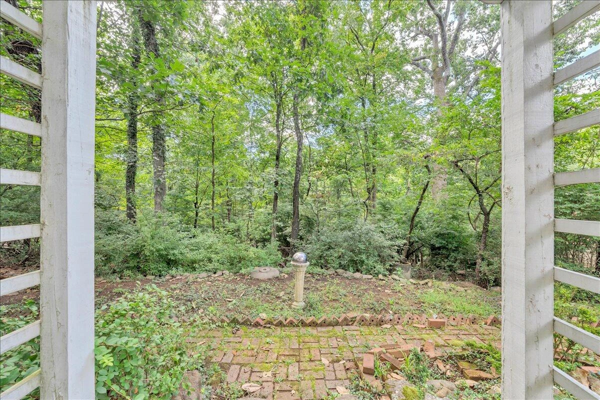 2418 Oregon AVE - Photo 18