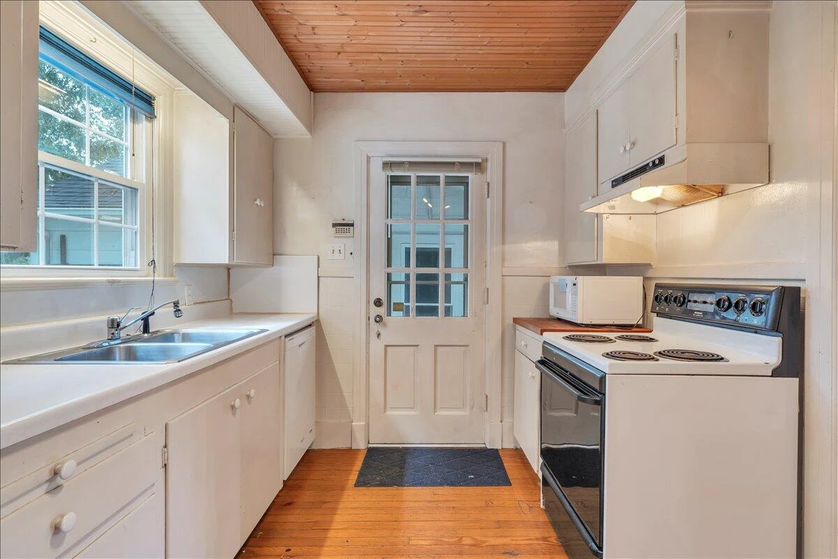 2418 Oregon AVE - Photo 33