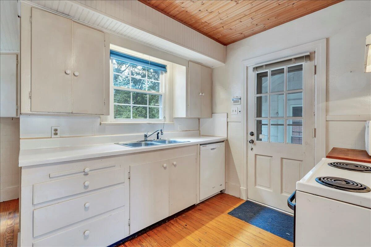 2418 Oregon AVE - Photo 34
