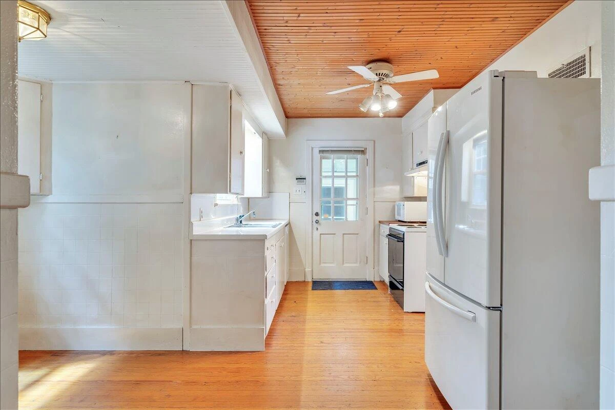 2418 Oregon AVE - Photo 38