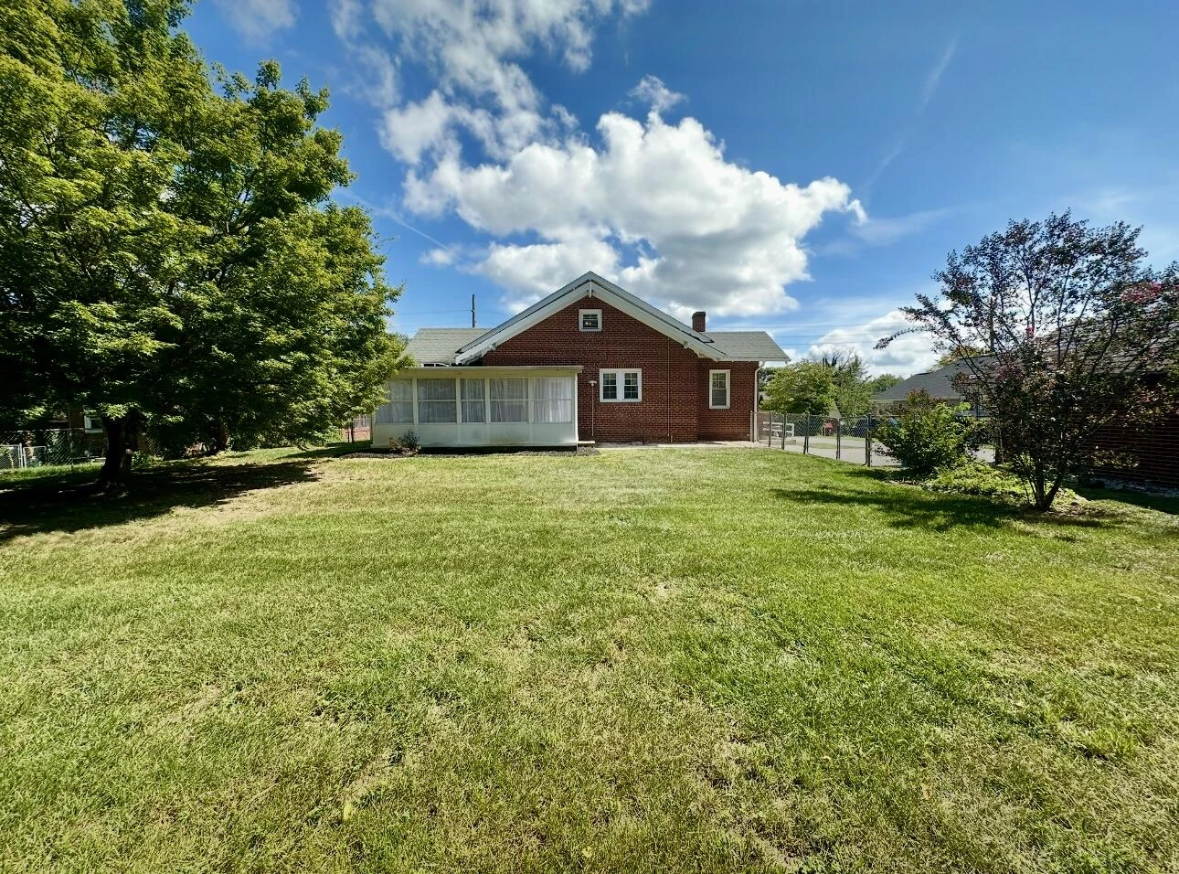 3124 Forest Hill AVE - Photo 2