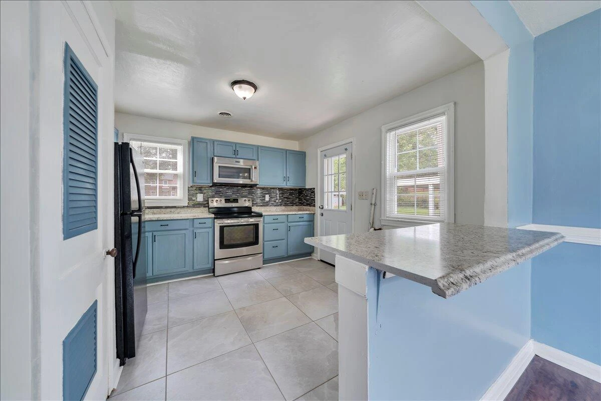 2613 Cornell DR - Photo 5