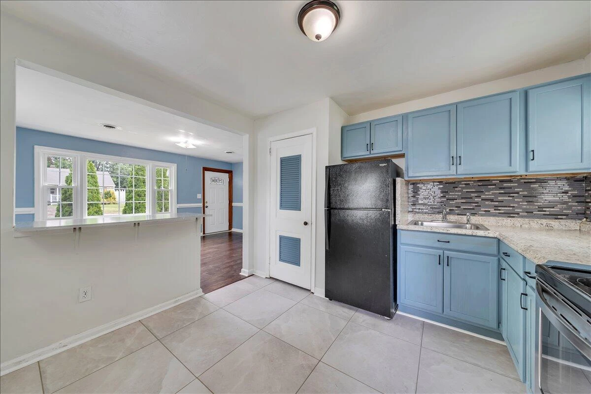 2613 Cornell DR - Photo 6