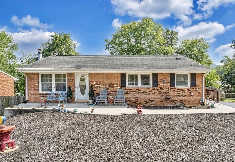947 Estates RD