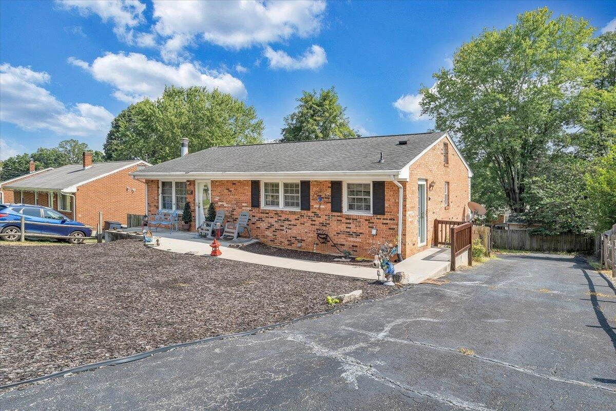 947 Estates RD - Photo 2