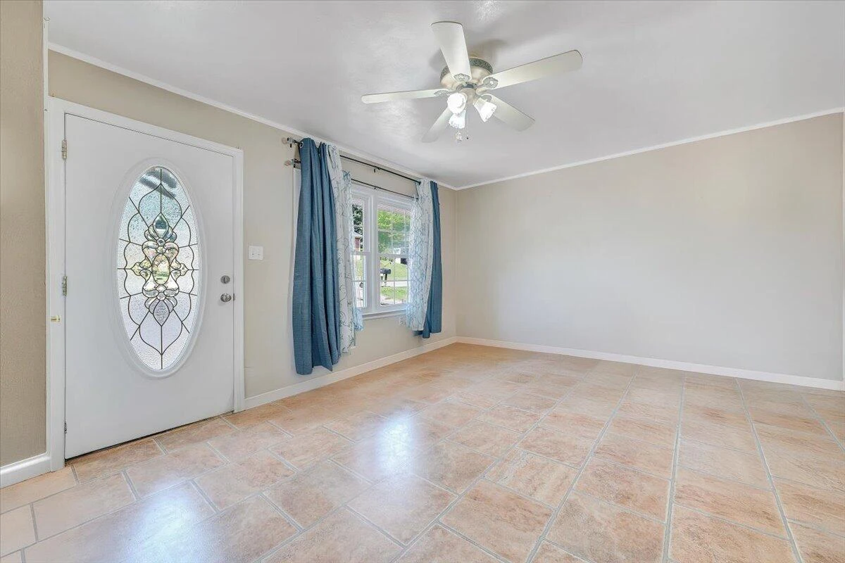 947 Estates RD - Photo 3