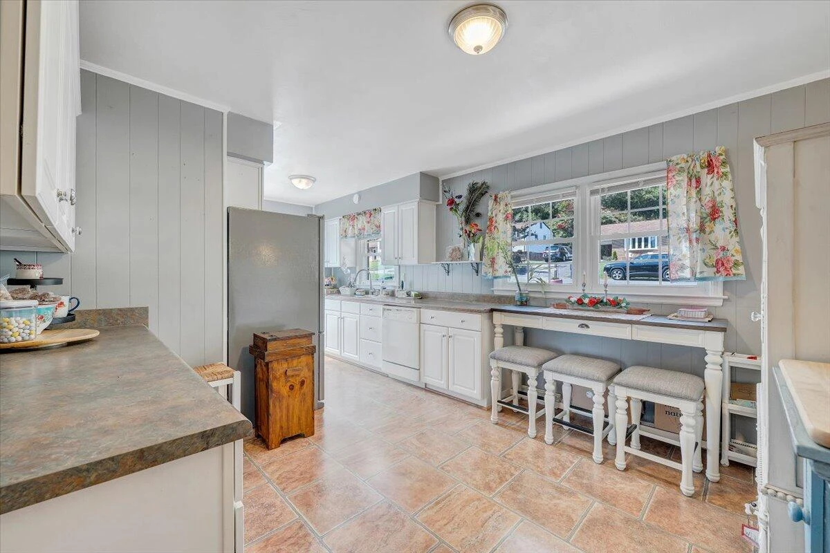 947 Estates RD - Photo 5