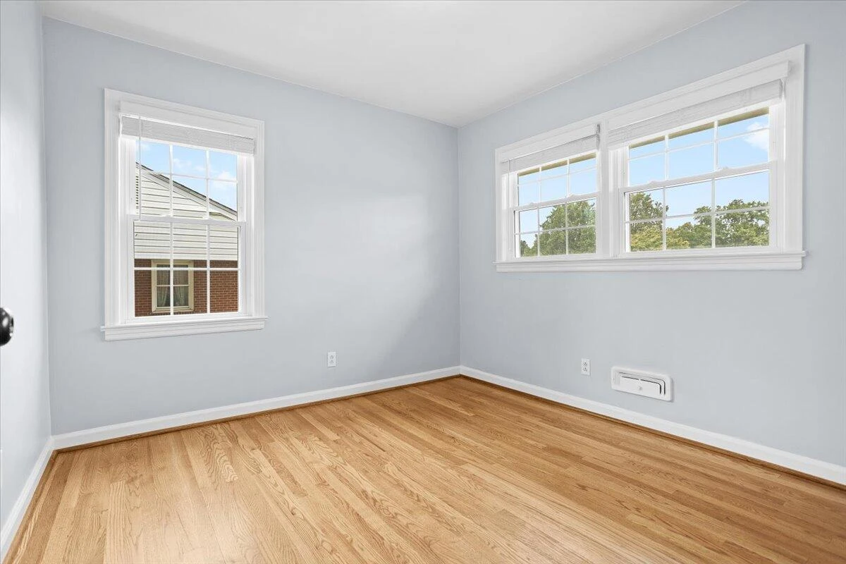 219 Crittendon AVE - Photo 11