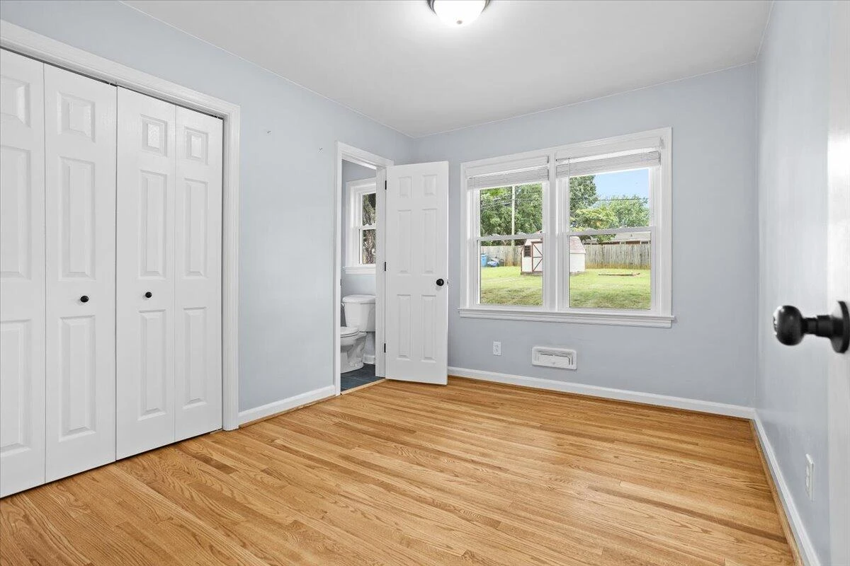 219 Crittendon AVE - Photo 16