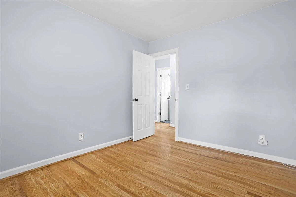 219 Crittendon AVE - Photo 17
